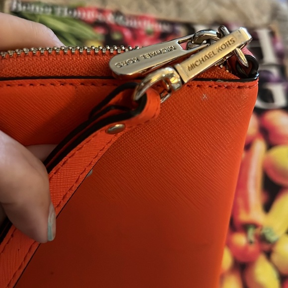 MICHAEL KORS JET SET ZIP AROUND WALLET/WRISTLET in POPPY - Picture 11 of 13